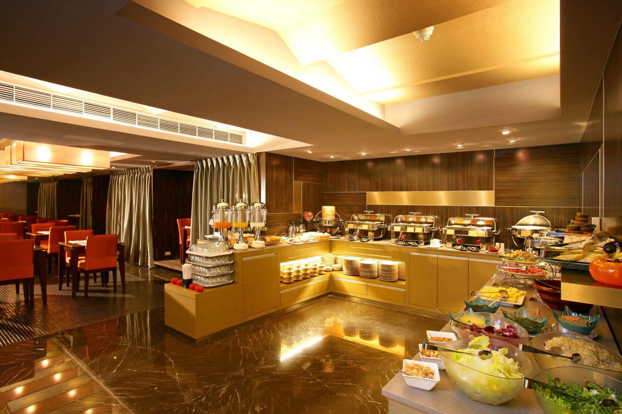 In One City Inn Taichung Exterior photo